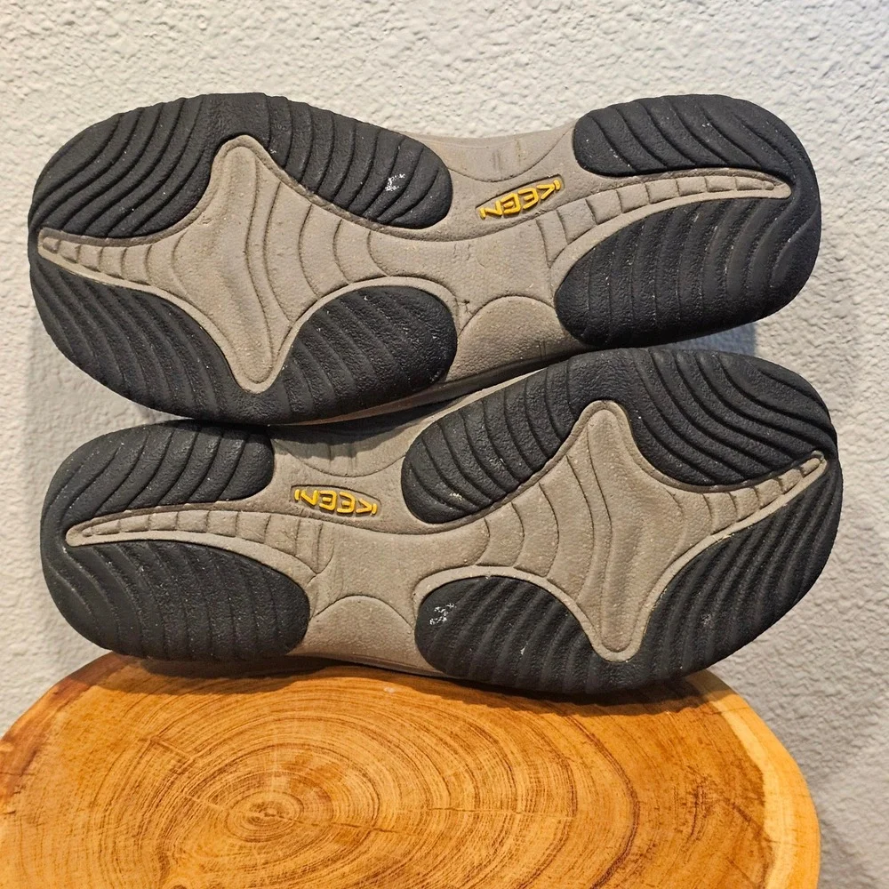 KEEN Kona Brown‎ Leather Embossed Thong Sandals Mens 8 Womens 10 1120-BIST